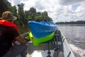 kayak-op-boot-en-gids